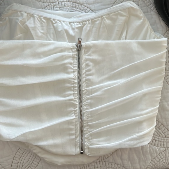 White
XS
Zipper closure - Picture 3 of 5